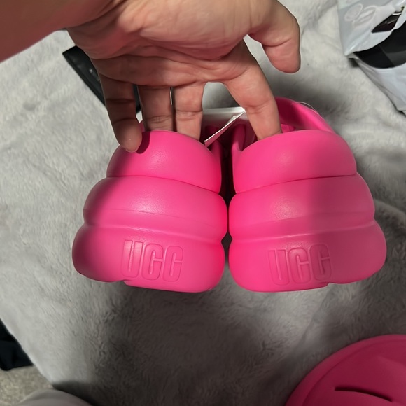 Women’s Pink Ugg Clogs - Picture 3 of 6